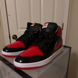 Nike Men's Black and Red High-Top Sneakers